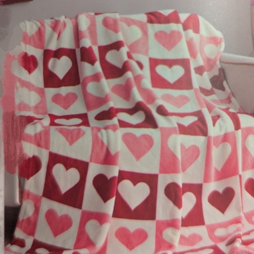 Heart Pattern Throw Blanket